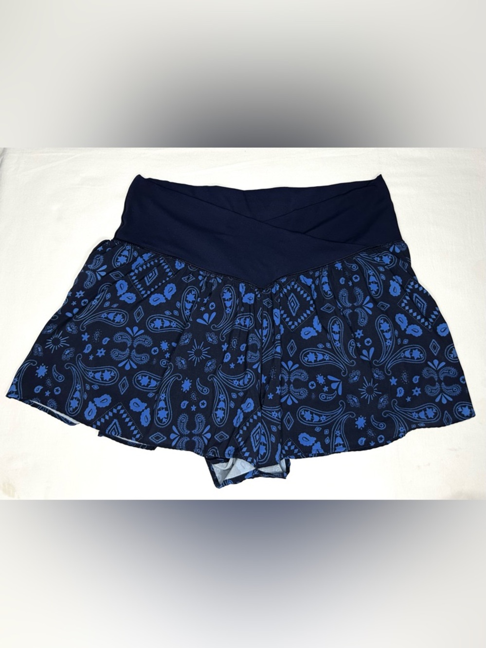 Aerie OFFLINE Shorts Womens XL Blue Paisley Crossover Waist Flowy Athletic Lined